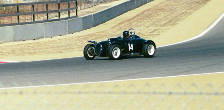 aaSimon Taylor in HWM enters turn 4 LS 03, from the SNO archive